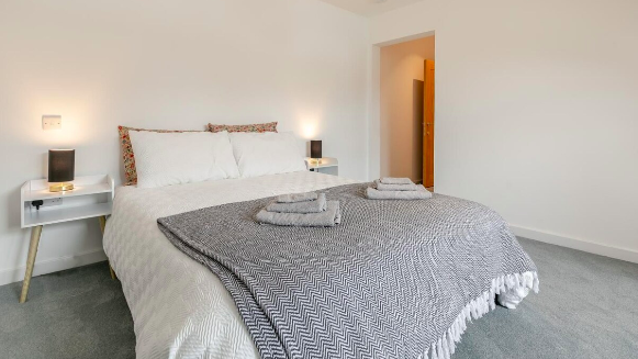 Double bedroom — Apartment 9