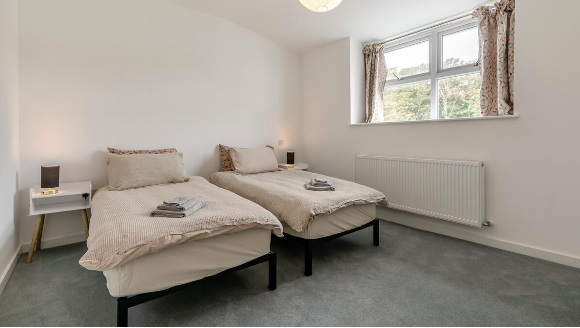 Twin bedroom — Apartment 9