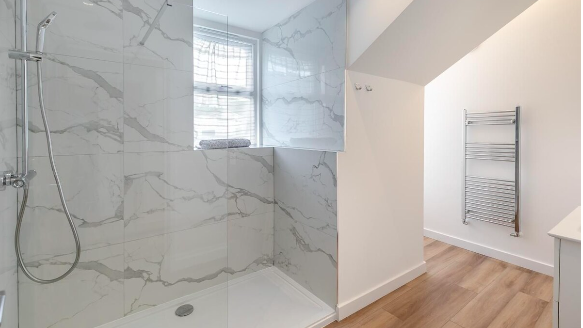 Shower room — Apartment 9